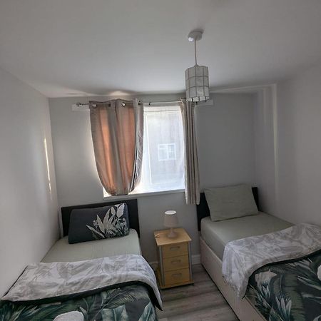 A&A Apartment Basildon Nevendon Exterior photo