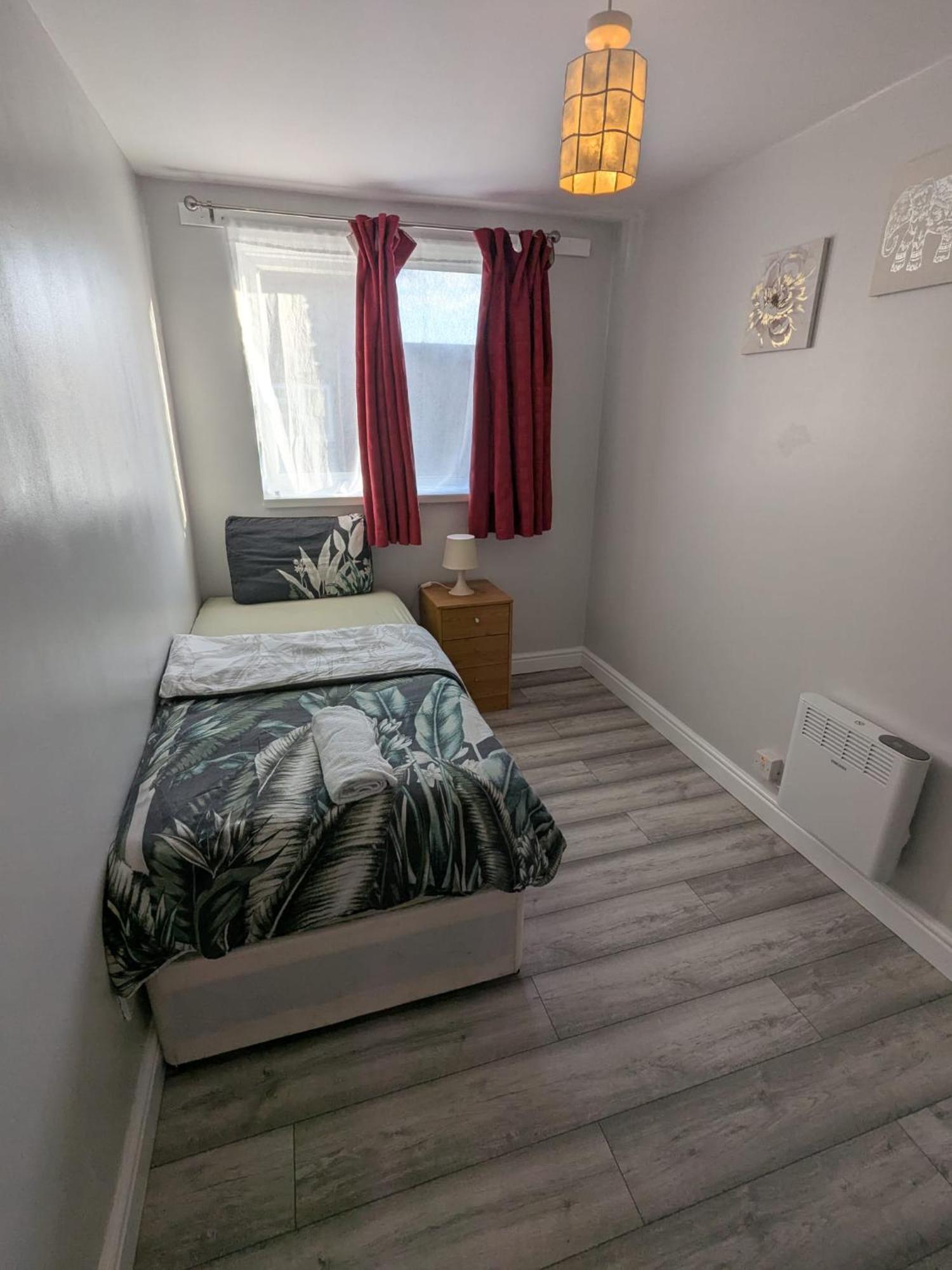A&A Apartment Basildon Nevendon Exterior photo