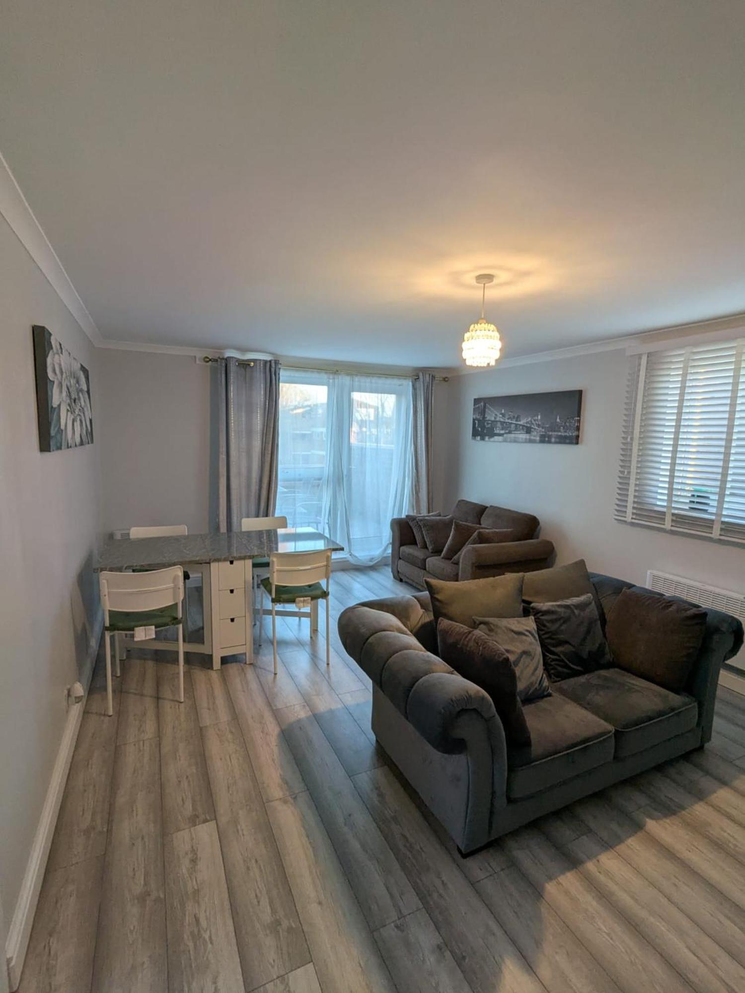 A&A Apartment Basildon Nevendon Exterior photo